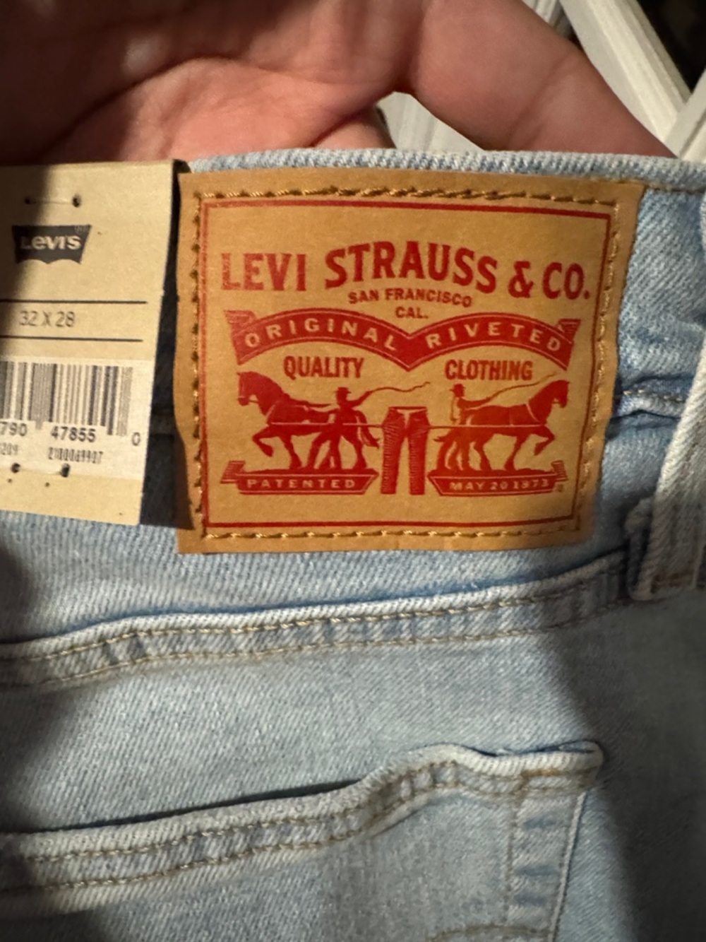 Size 32x28 Levi’s Wedgie Straight Jeans - Picture 3 of 6